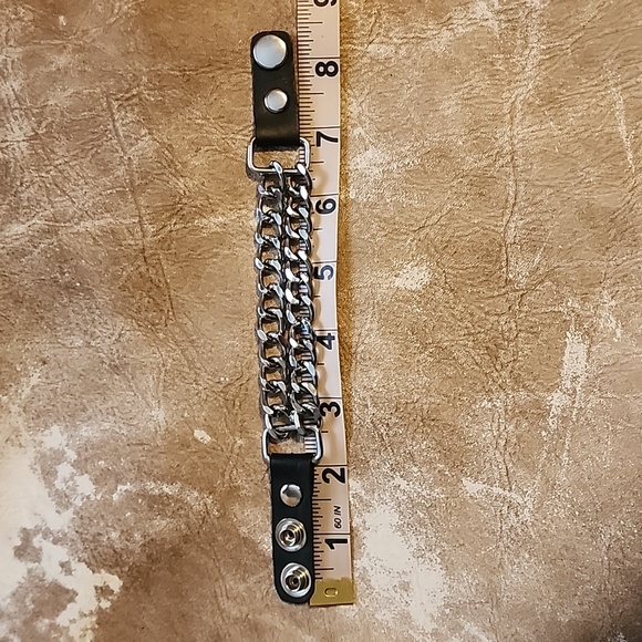 Bracelet faux leather and silver. Size: OS - Picture 4 of 4